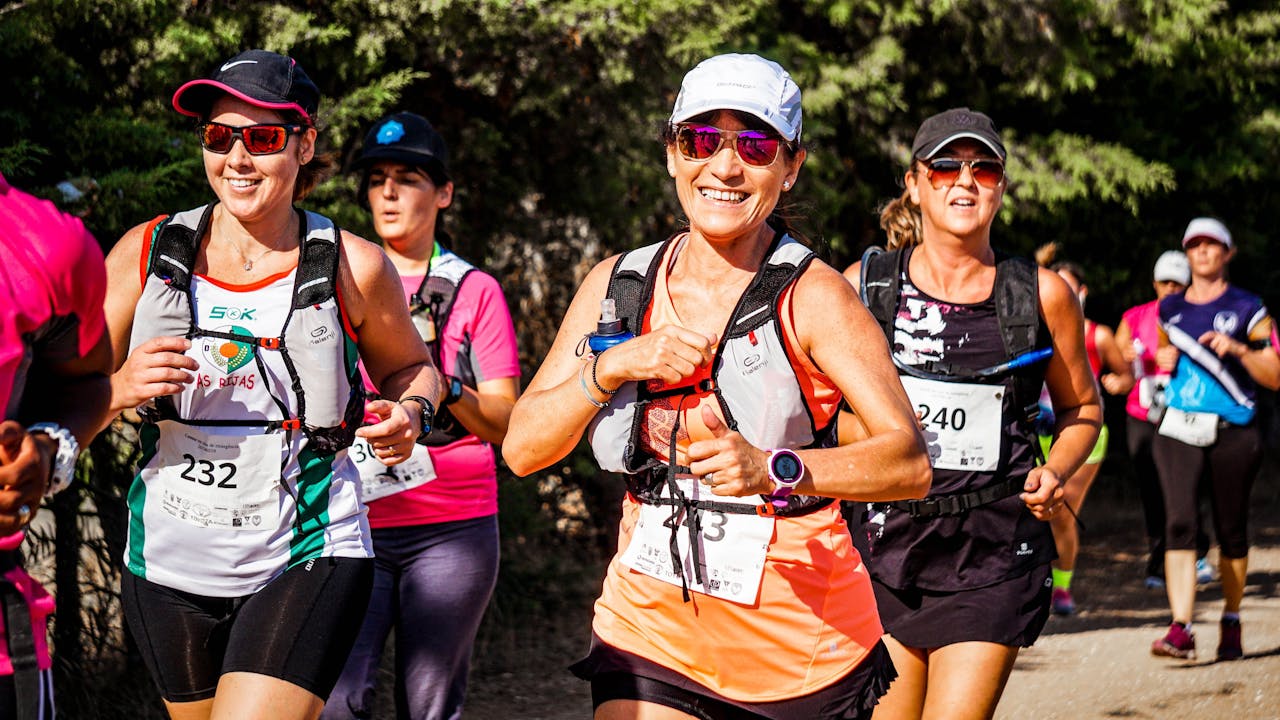 people running in a marathon with water packs to prevent dehydration